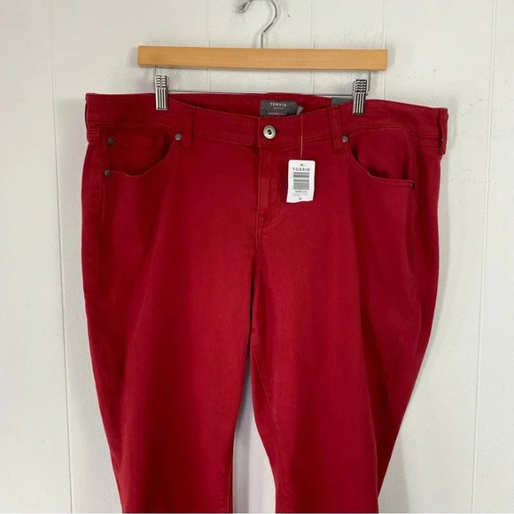 NWT Torrid Boyfriend Straight Vintage Stretch Mid-Rise Denim Jean Red Sz 18 R - Picture 4 of 16